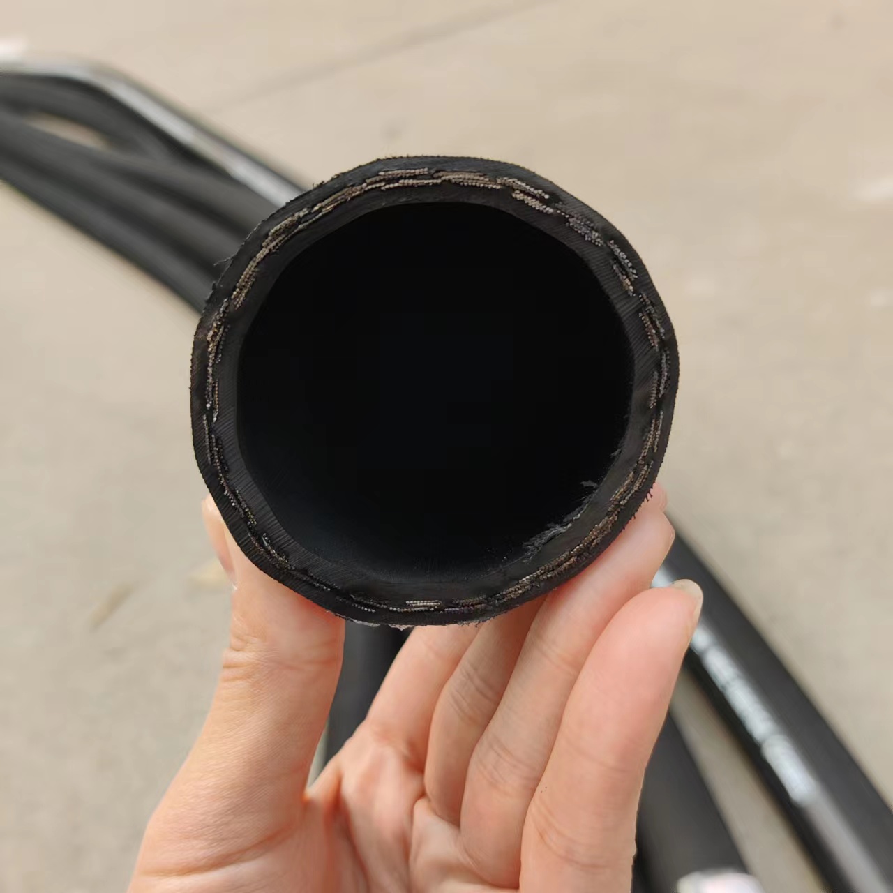 What is SAE 100 R2 Hydraulic Hose?