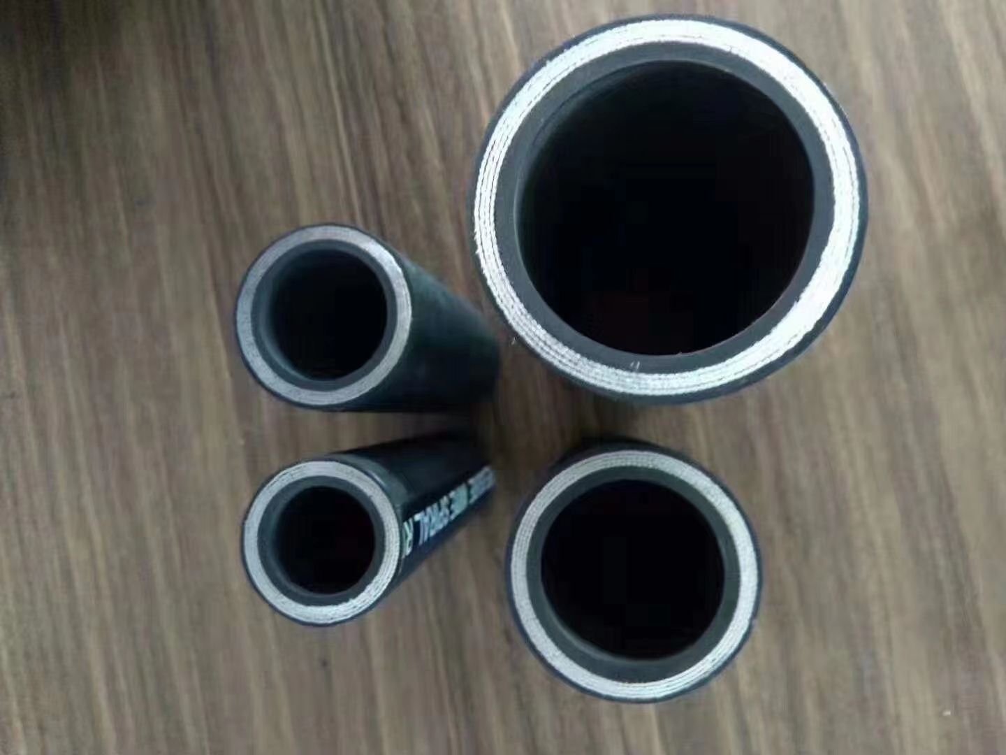 Quality of our EN856 4SH hydraulic hose